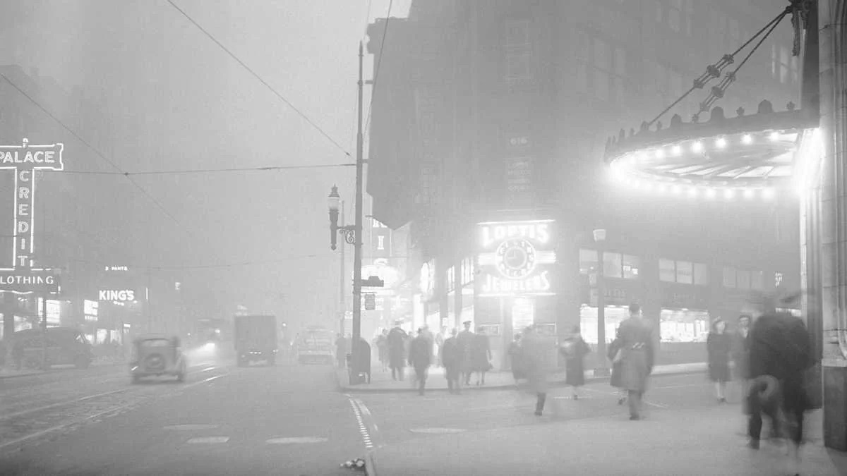 pittsburgh pollution 1940s.jpeg
