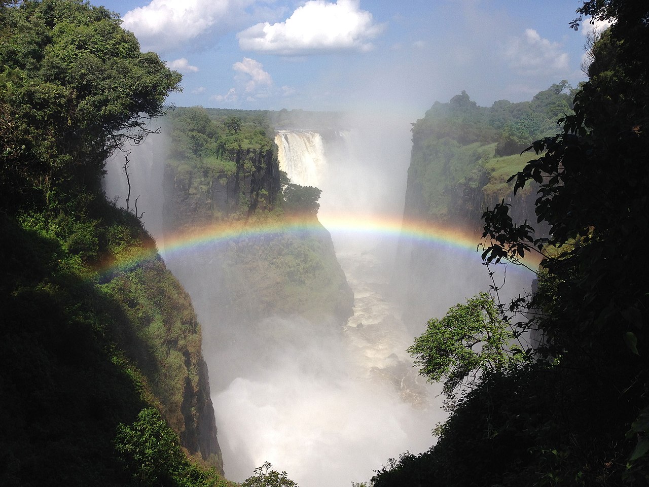Victoria_Falls_Waterfall-West.jpg