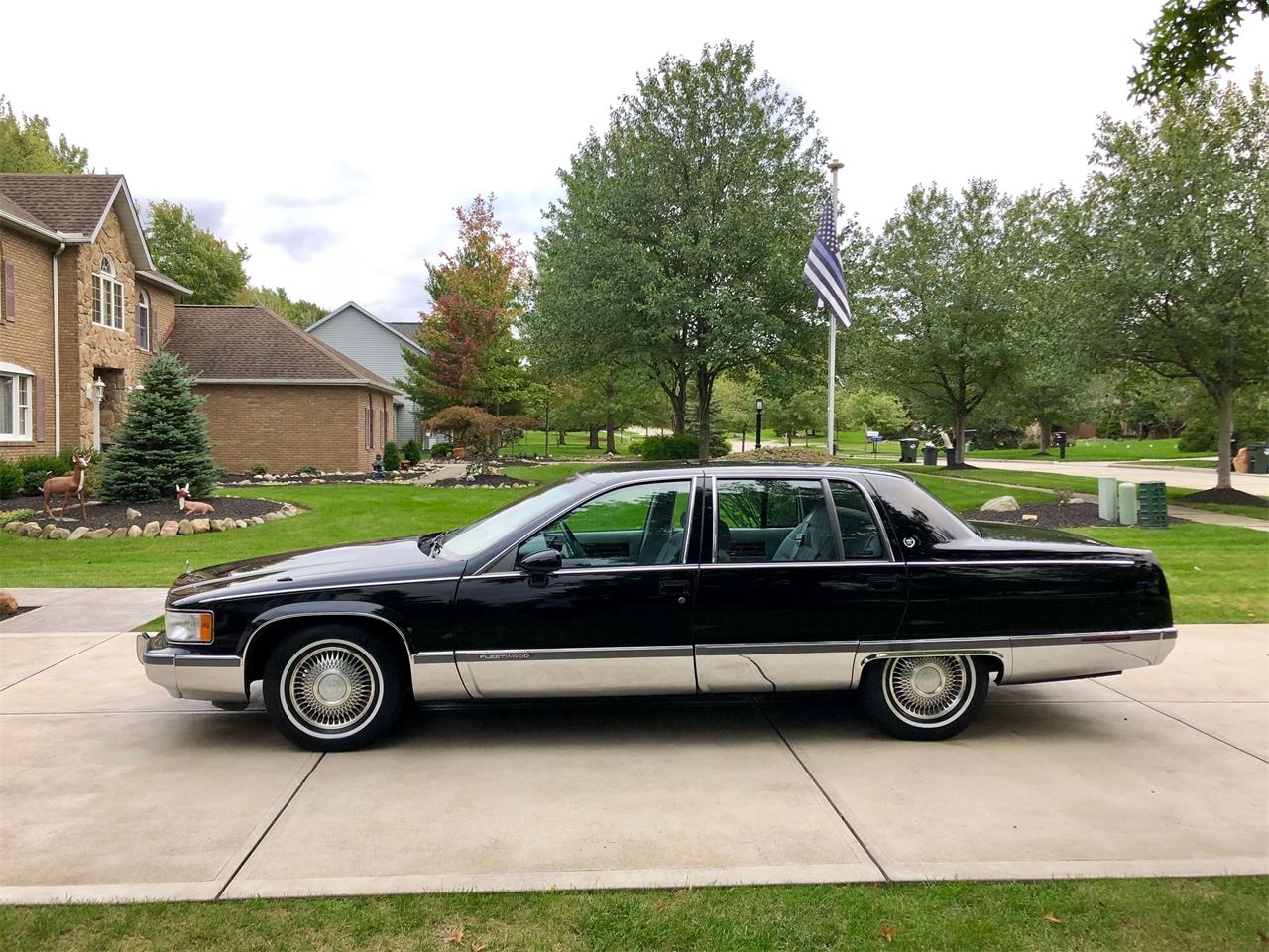 13803306-1993-cadillac-fleetwood-std.jpg