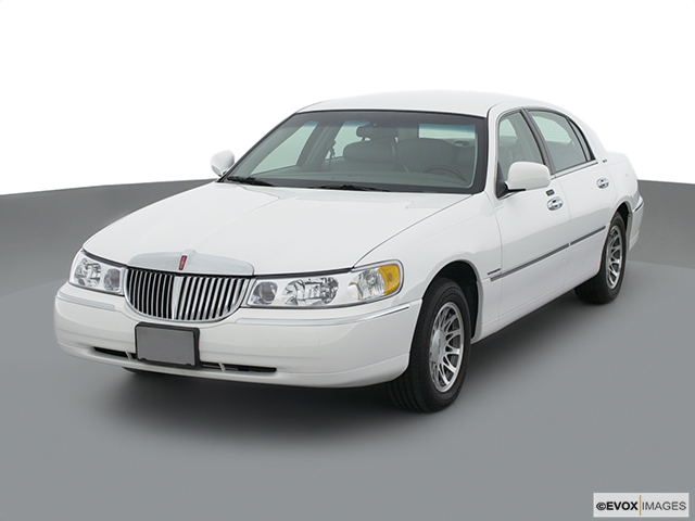 2002-Lincoln-Town-Car-EX-100002333-08.png