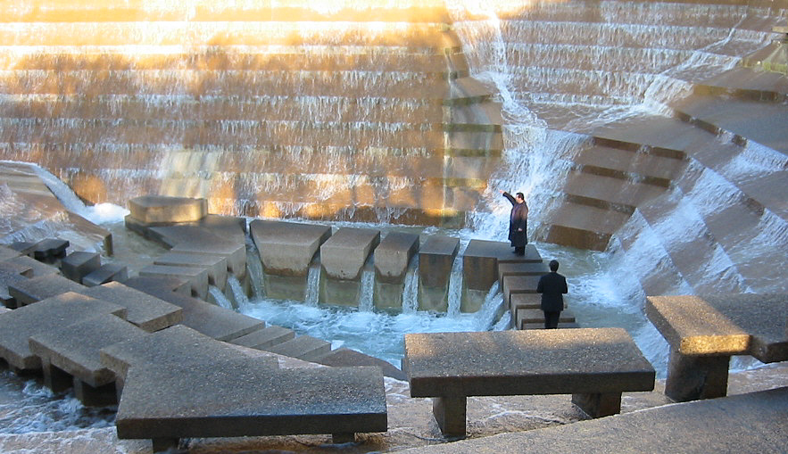 Fort_Worth_Water_Gardens_2003.jpg